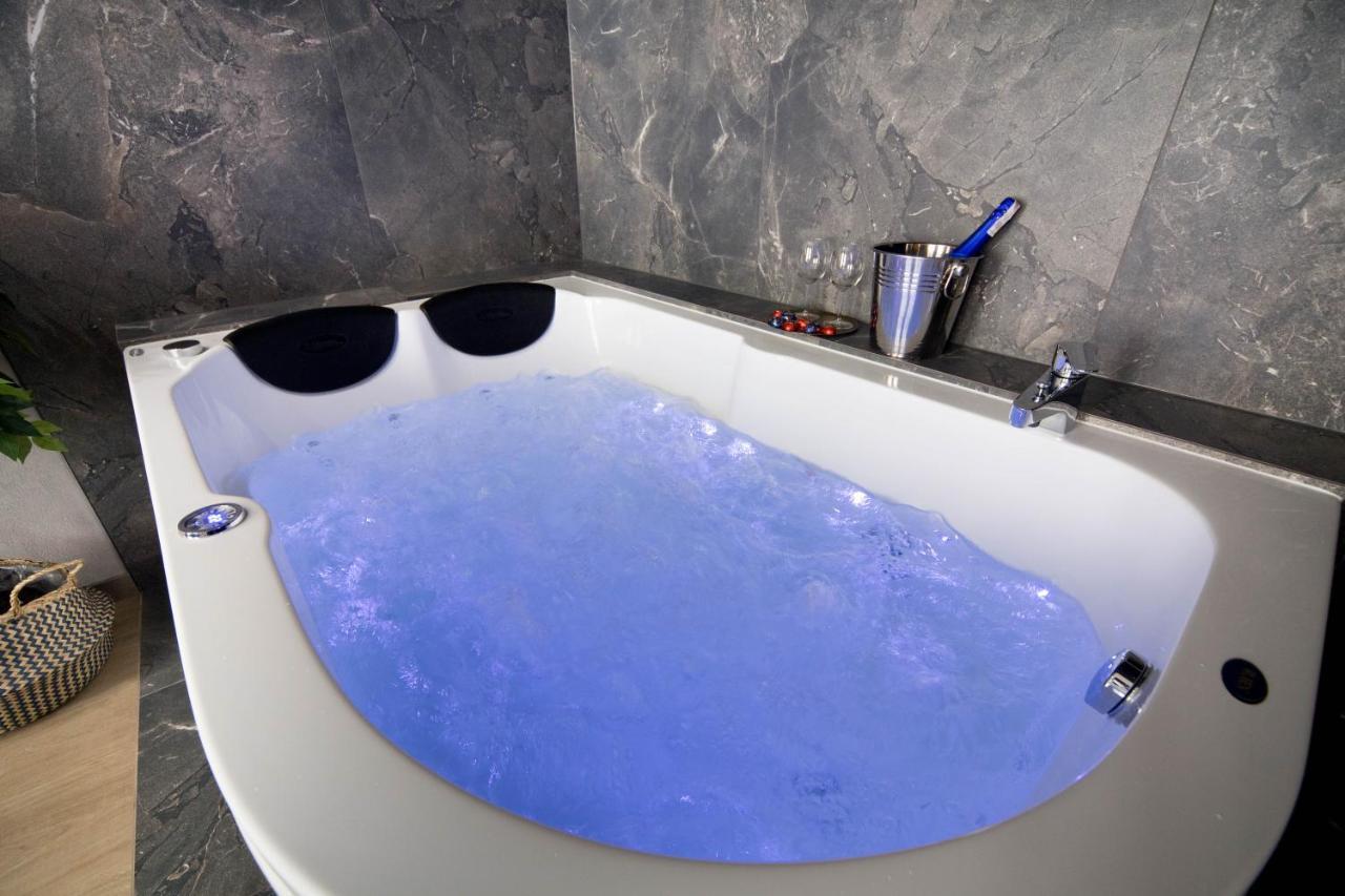 Jacuzzi Apartment Main Square Cracóvia Exterior foto