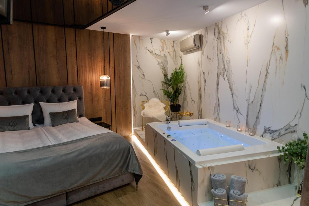 Jacuzzi Apartment Main Square Cracóvia Exterior foto